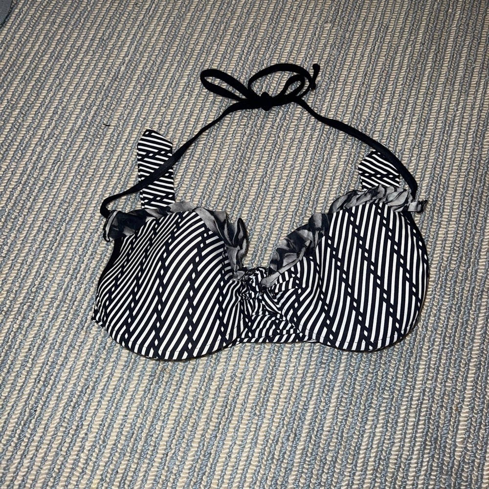 Black and white bikini top